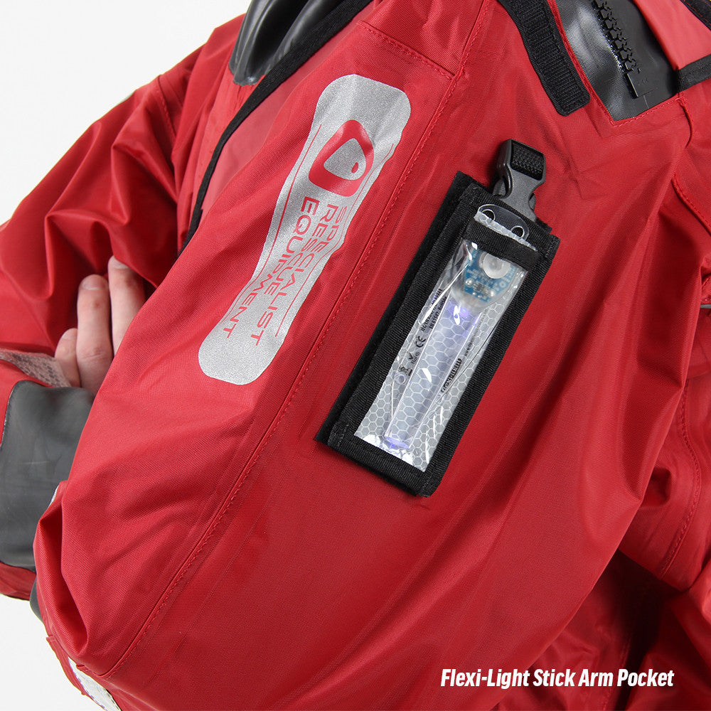 Responder Trockenanzug mit Flexi-Light-Stick Armtasche und Reflexelementen – professionelle Sicherheitsausstattung für Wasserrettung, Strömungsrettung, Hochwassereinsatz und Feuerwehrkräfte bei schlechten Sichtverhältnissen.