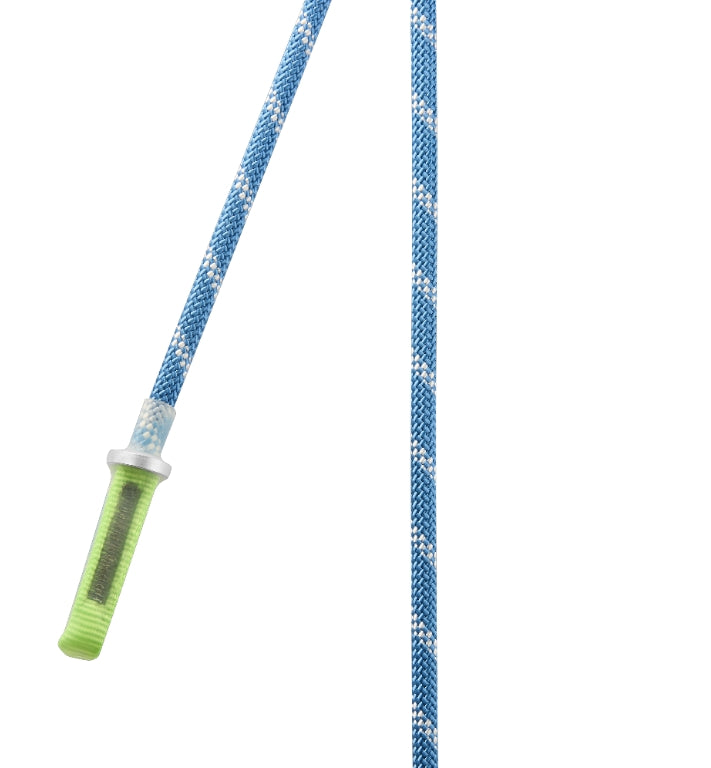 Detailaufnahme eines Kernmantelseils mit vernähtem Schutzschlauch und Kennzeichnungsfenster für professionelle Seiltechnik. Robuste Rettungsausrüstung für Strömungsrettung, Wasserrettung, Höhenrettung und technische Rettungseinsätze bei Feuerwehr, DLRG und Wasserwacht.
